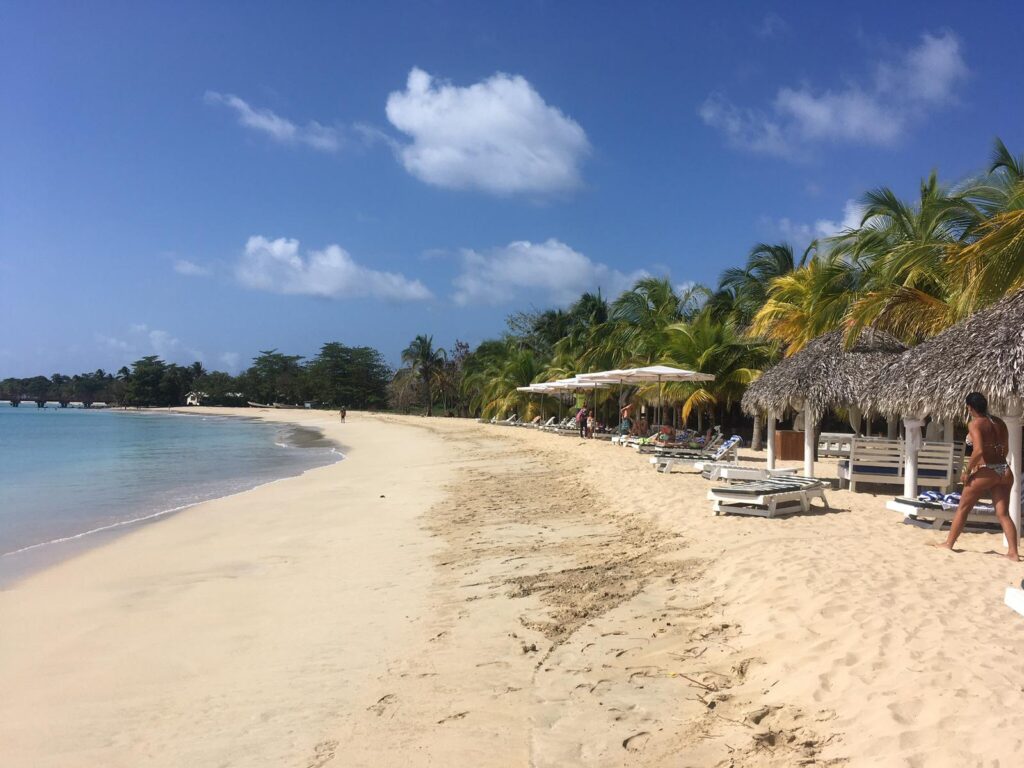 Getting to and Around Big Corn and Little Corn Island by @DanikaDuarte #cornisland #nicaragua #traveltips #travelplan